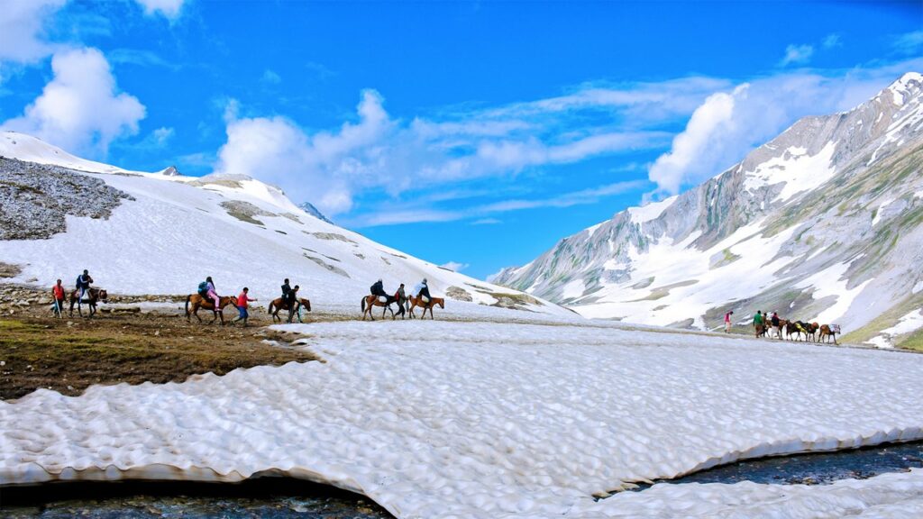 Kashmir Scenic & Adventure Tour – 6 Nights / 7 Days